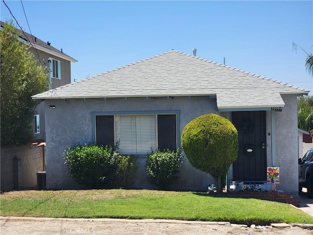 10563 Las Lunitas Ave, Tujunga, CA 91042 - view of side of property featuring stucco siding and a yard