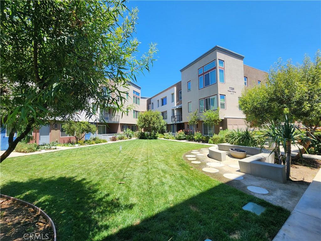 11391 Meeker Ave Unit D, El Monte, CA 91732 - view of property's community featuring a yard