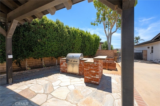 2777 Shadow Canyon Cir, Norco, CA 92860 - fenced backyard featuring area for grilling and a patio