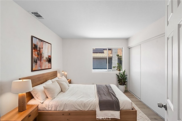 39524 Hawthorne St, Palmdale, CA 93551 - bedroom featuring light wood-style floors and a closet