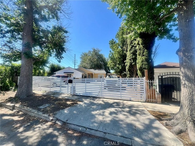 14712 Hiawatha St, San Fernando, CA 91345 - view of gate