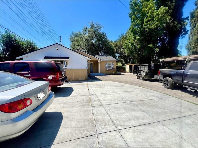 14712 Hiawatha St, San Fernando, CA 91345 - view of side of property