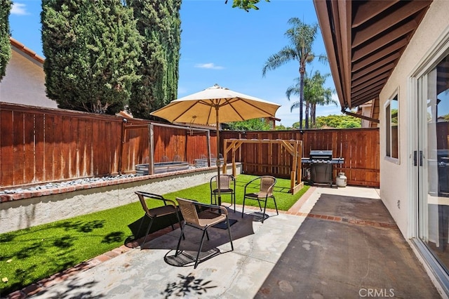 7 Via Olorosa, Rancho Santa Margarita, CA 92688 - fenced backyard featuring grilling area and a patio area