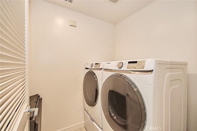1050 N Joels Pl, Los Angeles, CA 90012 - washroom featuring washer and dryer and tile patterned flooring