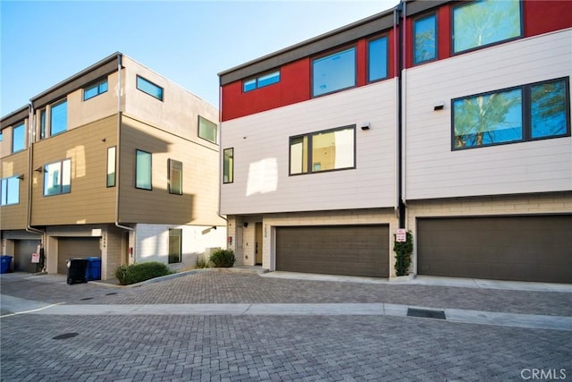 1050 N Joels Pl, Los Angeles, CA 90012 - view of front of home with a garage and driveway