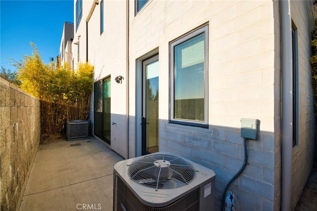 1050 N Joels Pl, Los Angeles, CA 90012 - view of patio