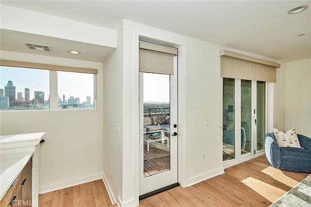 1050 N Joels Pl, Los Angeles, CA 90012 - entryway featuring light wood-style floors, plenty of natural light, and a skyline view