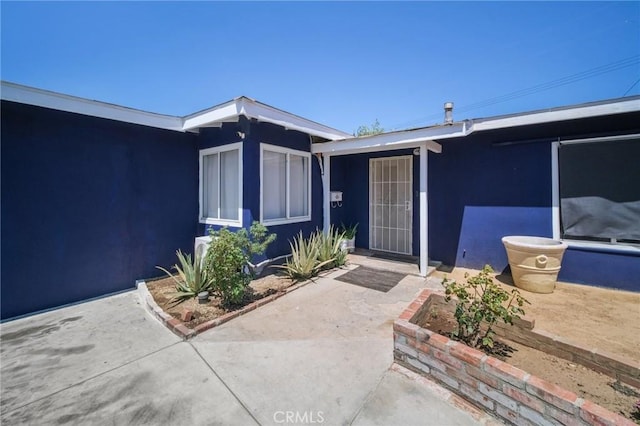 43926 3rd St E, Lancaster, CA 93535 - entrance to property featuring stucco siding