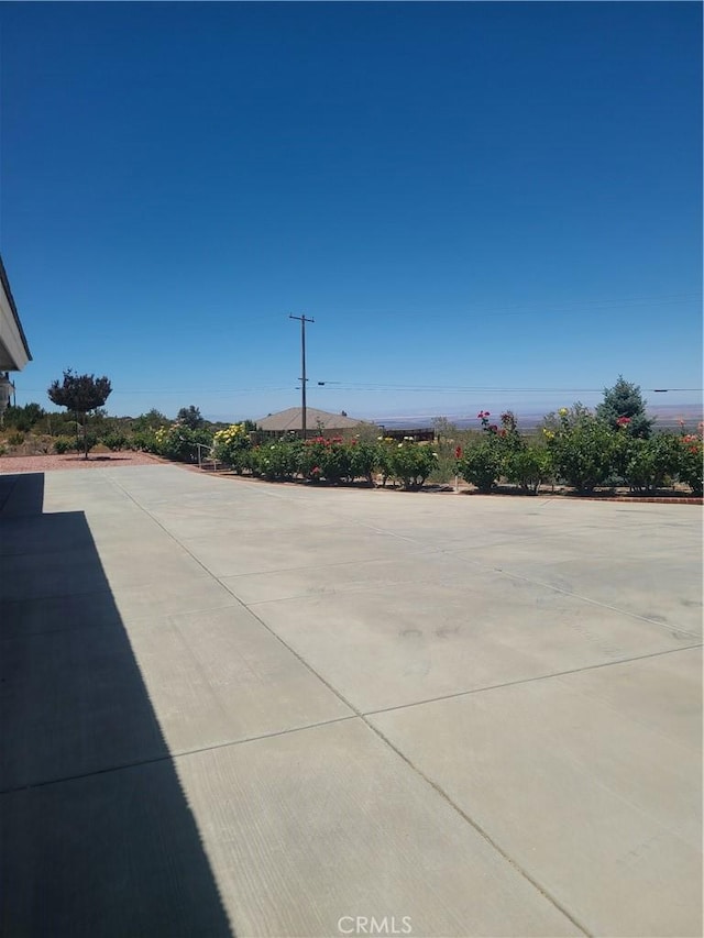 325 Canyon Rd, Pinon Hills, CA 92372 - view of patio / terrace