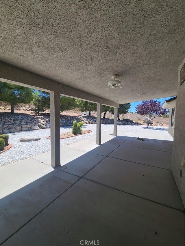 325 Canyon Rd, Pinon Hills, CA 92372 - view of patio