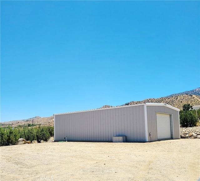 325 Canyon Rd, Pinon Hills, CA 92372 - view of outdoor structure featuring a mountain view