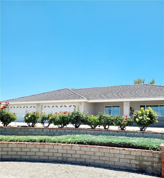 325 Canyon Rd, Pinon Hills, CA 92372 - ranch-style home with an attached garage and stucco siding