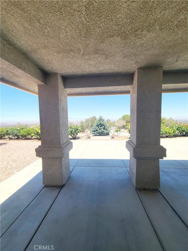 325 Canyon Rd, Pinon Hills, CA 92372 - view of patio