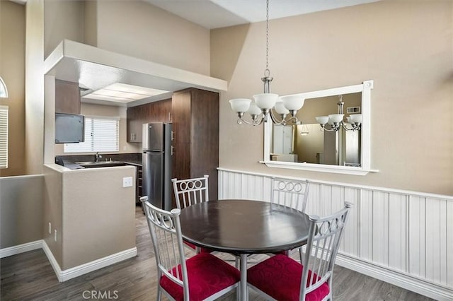 18818 Vista Del Canon Unit G, Newhall, CA 91321 - dining room with dark wood-type flooring, a chandelier, and vaulted ceiling
