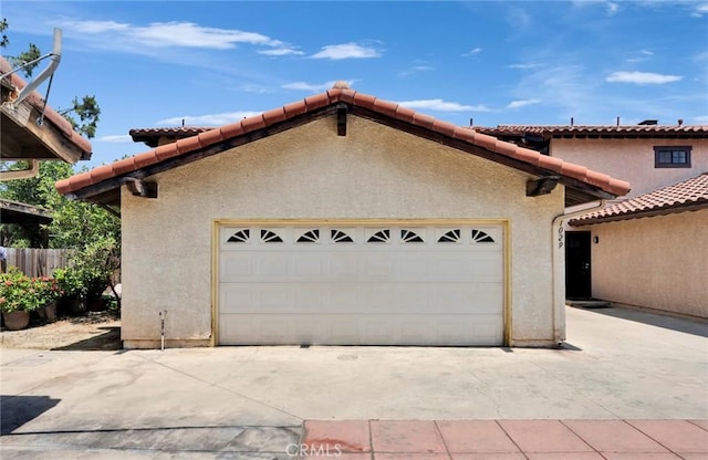 1029 S Reservoir St, Pomona, CA 91766 - garage featuring concrete driveway