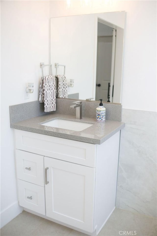 54889 Navajo Trl, Yucca Valley, CA 92284 - bathroom featuring vanity