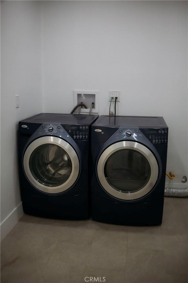 54889 Navajo Trl, Yucca Valley, CA 92284 - laundry area featuring washing machine and clothes dryer and tile patterned flooring