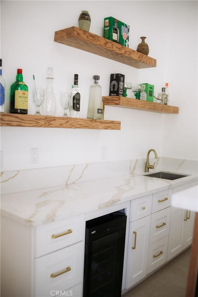 54889 Navajo Trl, Yucca Valley, CA 92284 - indoor wet bar with beverage cooler
