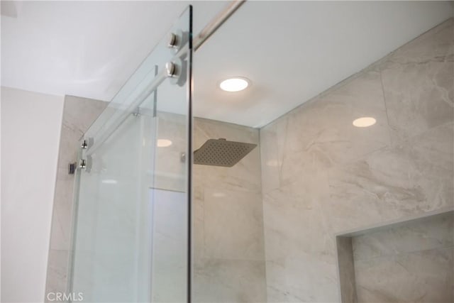 54889 Navajo Trl, Yucca Valley, CA 92284 - full bath featuring a tile shower