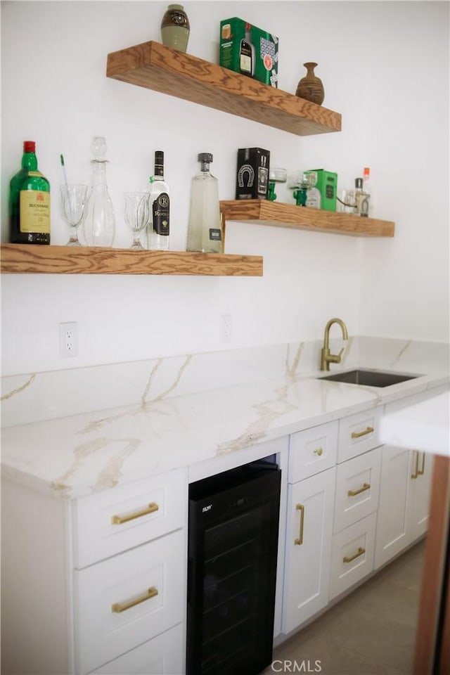 54889 Navajo Trl, Yucca Valley, CA 92284 - indoor wet bar featuring wine cooler