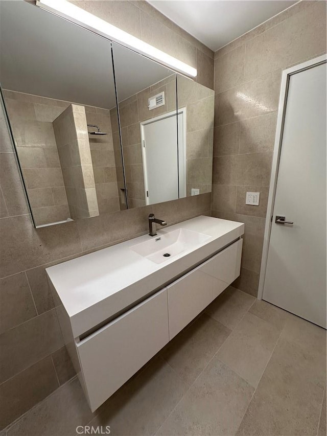 330 N Jackson St Unit 313, Glendale, CA 91206 - bathroom with tile walls, vanity, and tile patterned floors