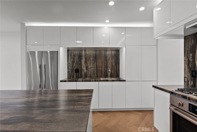330 N Jackson St Unit 313, Glendale, CA 91206 - kitchen featuring stainless steel appliances, modern cabinets, white cabinets, and recessed lighting