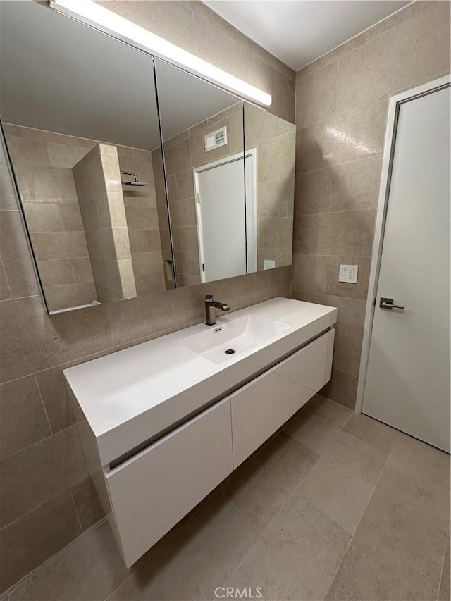 330 N Jackson St Unit 313, Glendale, CA 91206 - bathroom with tile walls, vanity, and tile patterned floors