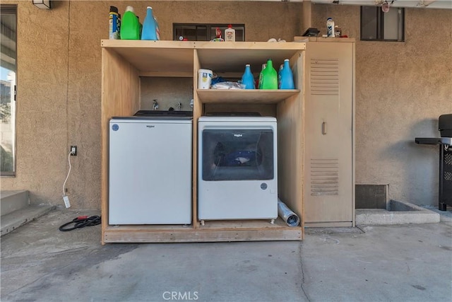 7708 Birchleaf Ave, Pico Rivera, CA 90660 - laundry area featuring washer and dryer