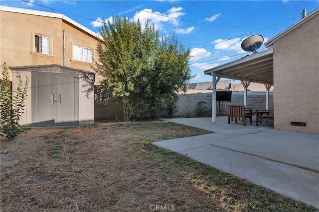 7708 Birchleaf Ave, Pico Rivera, CA 90660 - fenced backyard with a shed and a patio