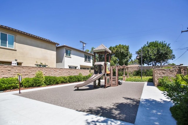 233 47th St, Long Beach, CA 90805 - view of community play area