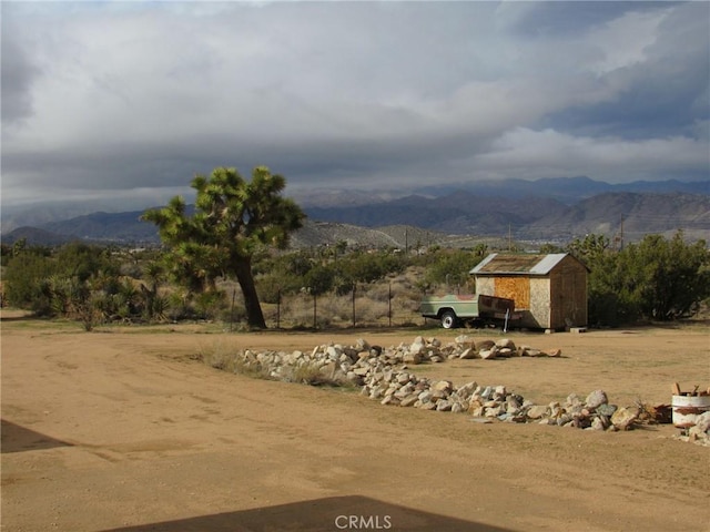 8626 La Contenta Rd, Yucca Valley, CA 92284 - view of mountain backdrop