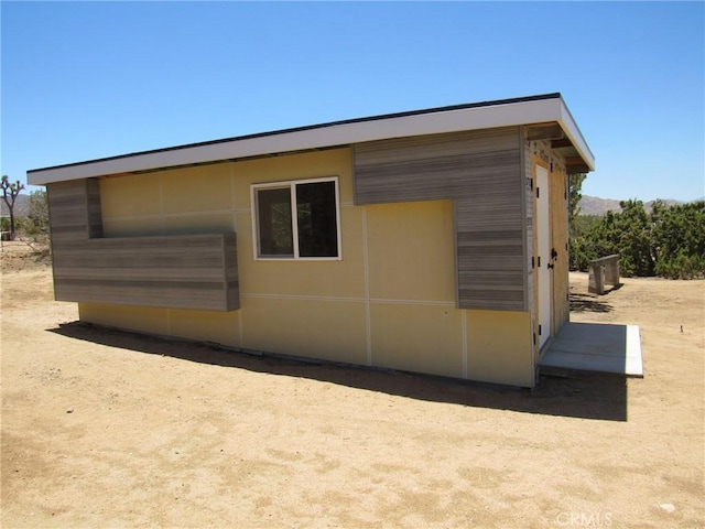 8626 La Contenta Rd, Yucca Valley, CA 92284 - view of side of property
