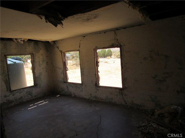 8626 La Contenta Rd, Yucca Valley, CA 92284 - unfurnished room featuring healthy amount of natural light