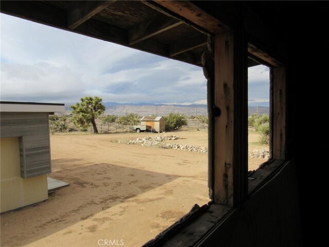 8626 La Contenta Rd, Yucca Valley, CA 92284 - view of yard with a mountain view