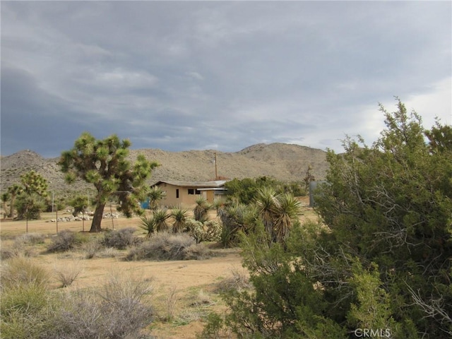 8626 La Contenta Rd, Yucca Valley, CA 92284 - mountain view with rural landscape