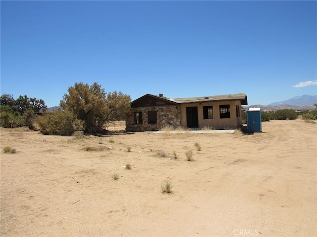 8626 La Contenta Rd, Yucca Valley, CA 92284 - view of front facade featuring a mountain view and a rural view
