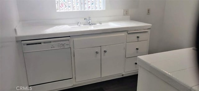 5236 Kester Ave Unit 6, Sherman Oaks, CA 91411 - bathroom featuring vanity