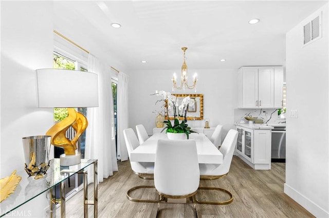456 E San Jose Ave Unit C, Burbank, CA 91501 - dining area featuring a chandelier, light wood finished floors, and recessed lighting