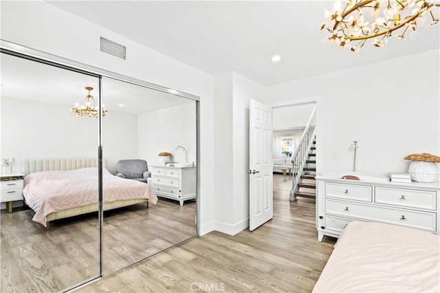 456 E San Jose Ave Unit C, Burbank, CA 91501 - bedroom featuring a chandelier, light wood-type flooring, recessed lighting, and a closet