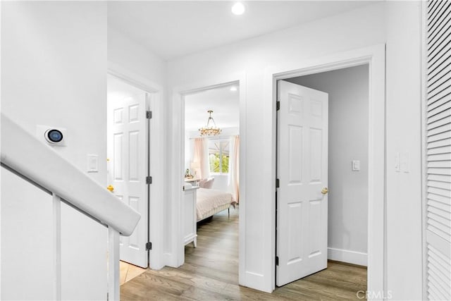 456 E San Jose Ave Unit C, Burbank, CA 91501 - hallway with light wood finished floors, a chandelier, and recessed lighting