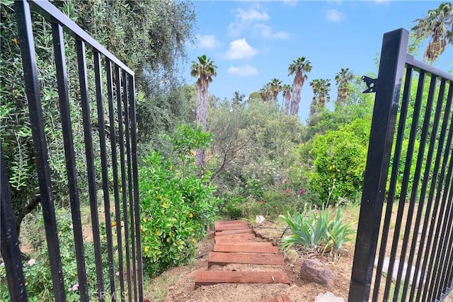 1059 Hillview Cir, Simi Valley, CA 93065 - view of stairs
