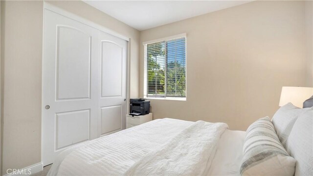 103 Sabiosa, Irvine, CA 92618 - carpeted bedroom featuring baseboards and a closet