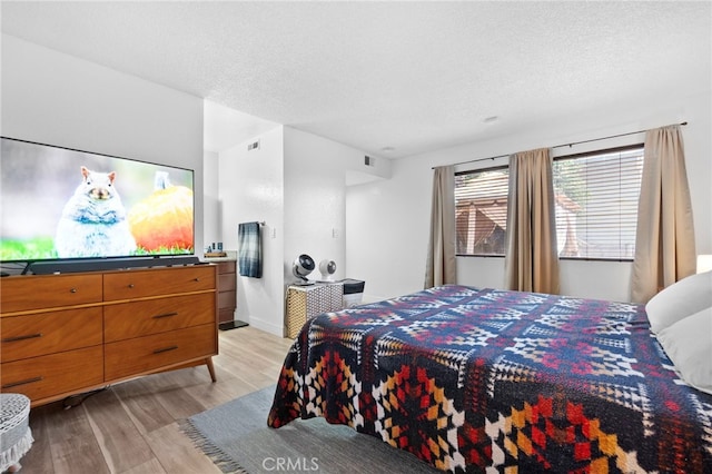 1110 Ohio Ave Unit 107, Long Beach, CA 90804 - bedroom with light wood finished floors and a textured ceiling