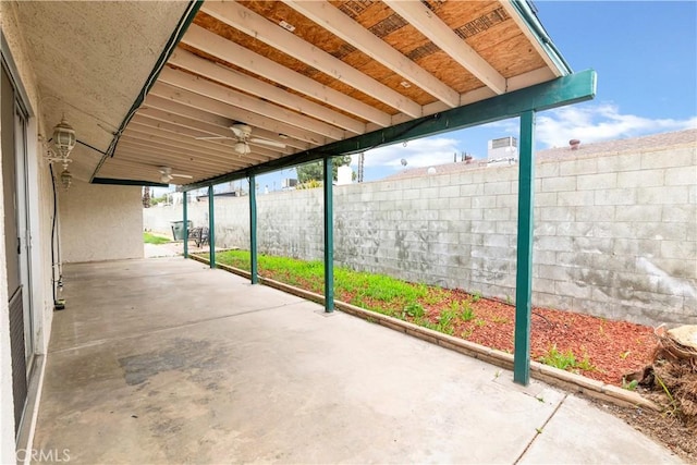 42397 Santiago Dr, Hemet, CA 92544 - fenced backyard with a patio