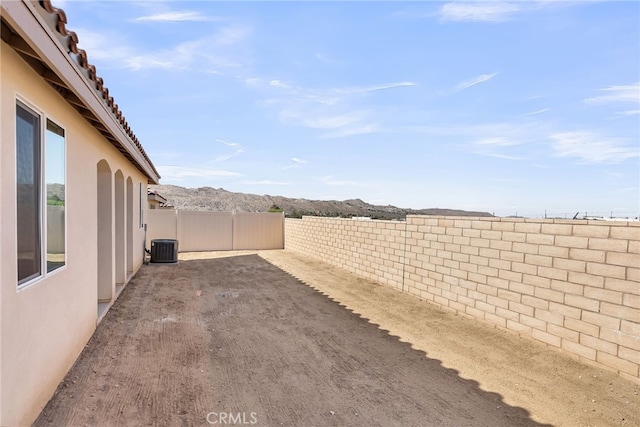 7432 Desert Sky Dr, Yucca Valley, CA 92284 - fenced backyard with a patio