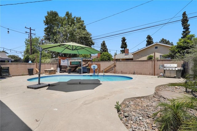 13708 El Espejo Rd, La Mirada, CA 90638 - view of swimming pool featuring grilling area, a fenced backyard, and a patio