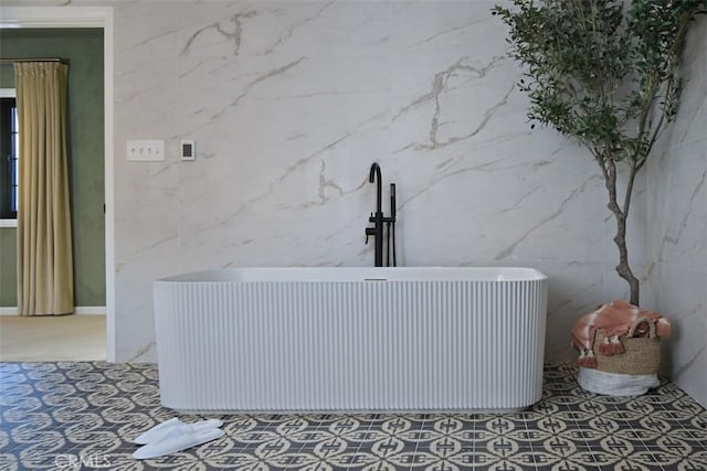 5005 Los Feliz Blvd, Los Angeles, CA 90027 - detailed view of tile walls