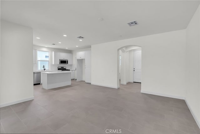 7420 Desert Sky Dr, Yucca Valley, CA 92284 - unfurnished living room with arched walkways and recessed lighting