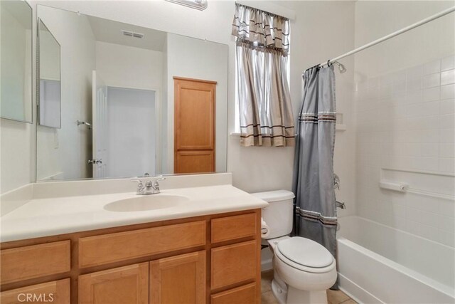 6631 Aggies Ct, Winton, CA 95388 - full bath with vanity and shower / bath combo