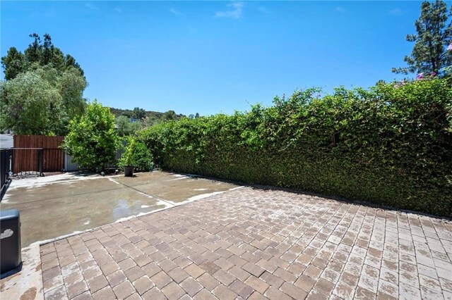 3532 Mesquite Dr, Calabasas, CA 91302 - view of patio